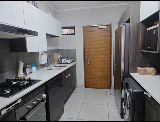 3 BEDROOM APARTMENT FOR SALE IN GLEN MARAIS